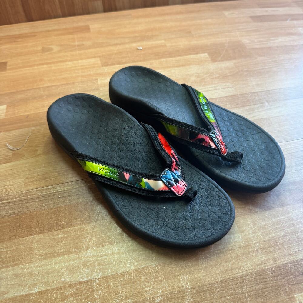Vionic Tide II Toe Post Sandals featuring the "Black Floral" patterned strap.